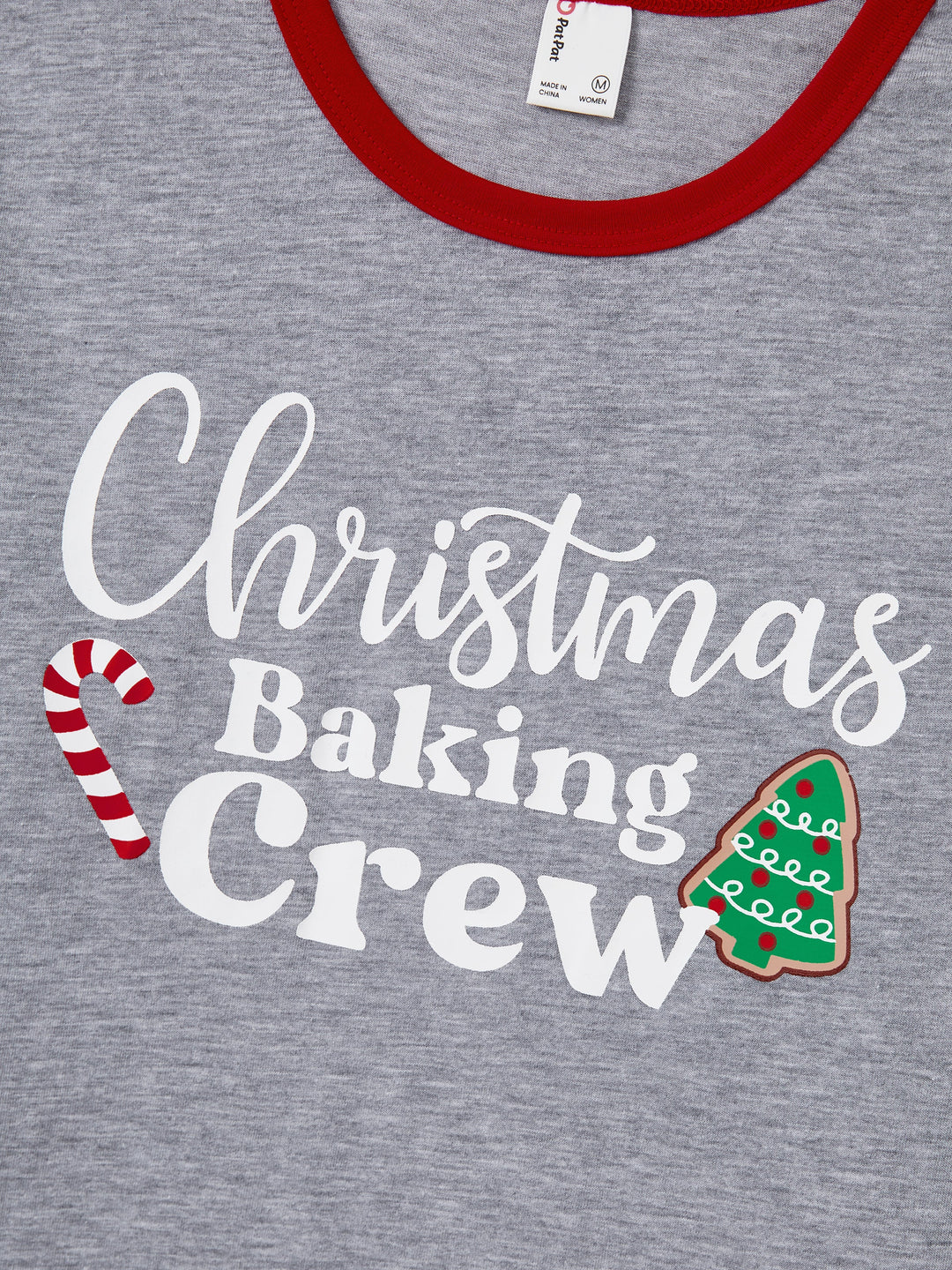 Conjunto de Pijamas em Família para o Natal com Estampa de Pai Natal que Brilha no Escuro, Inclui Meias de Natal em Cores Contrastantes.