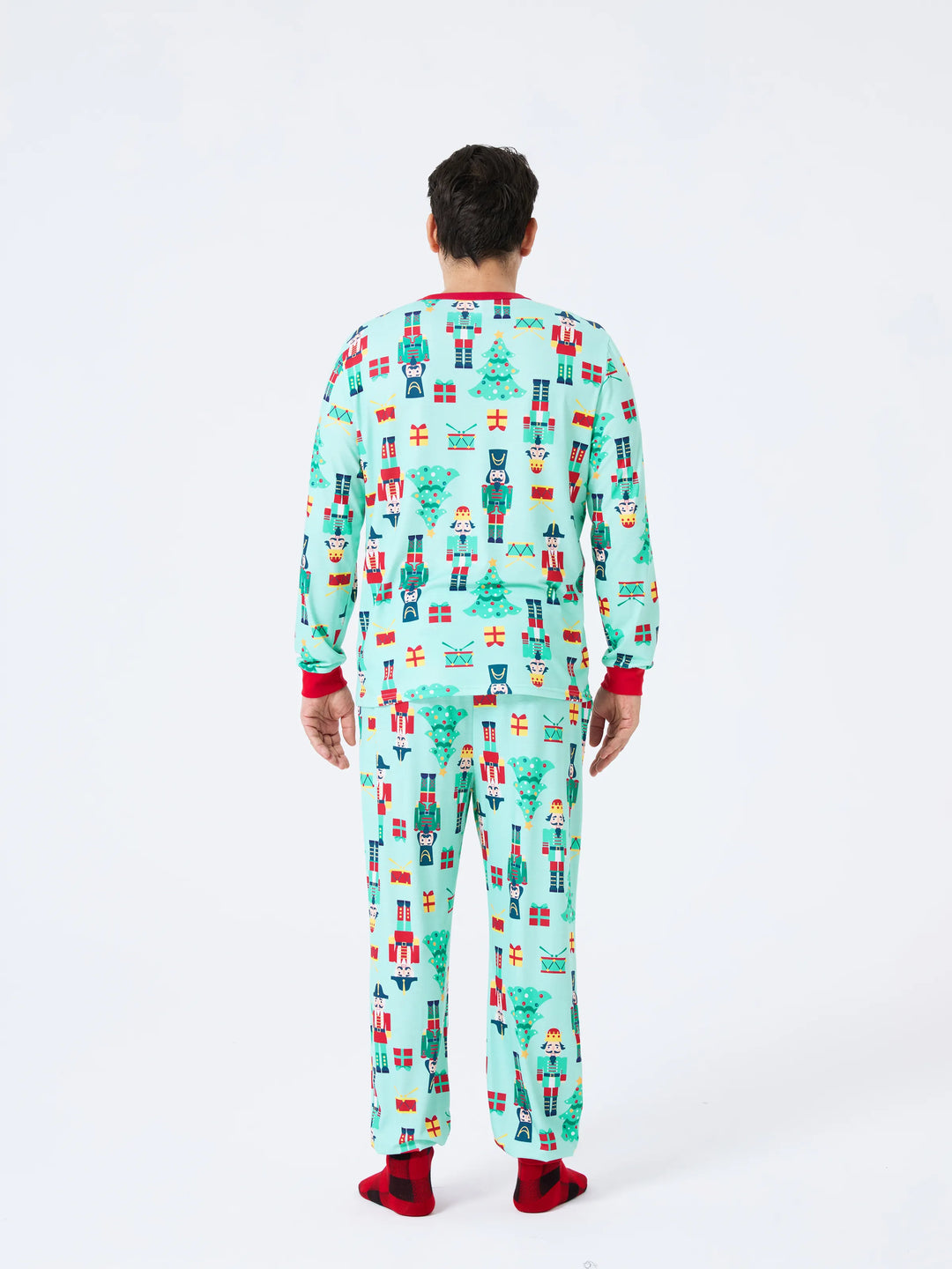 Conjunto de Pijamas Familiares de Natal em Coordenação com Estampa de Soldado e Árvore de Natal, incluindo Meias de Natal, Verde Claro