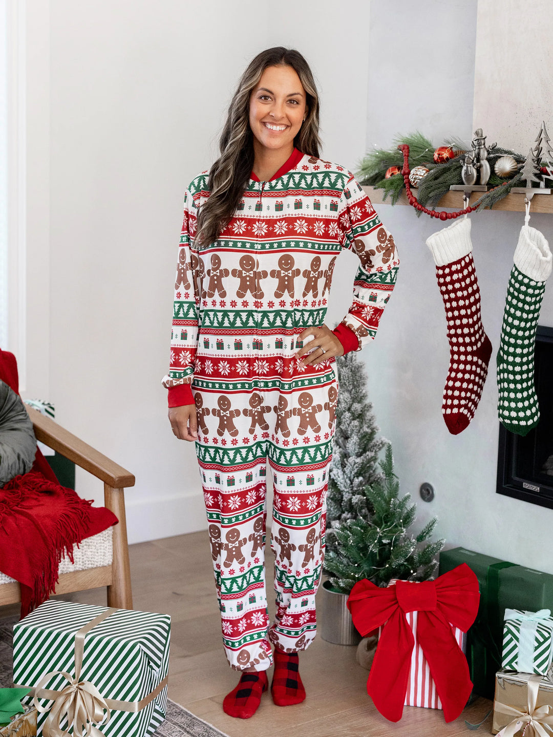 Conjunto de Pijamas Igualitários para a Família no Natal - Pijamas com Estampa de Gengibre e Plaid Temática de Natal, Inclui Meias de Natal - Vermelho