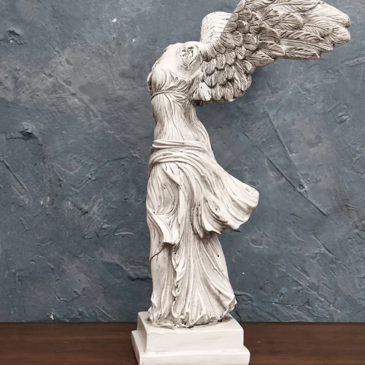 Escultura Nórdica Vitória Alada - Razu