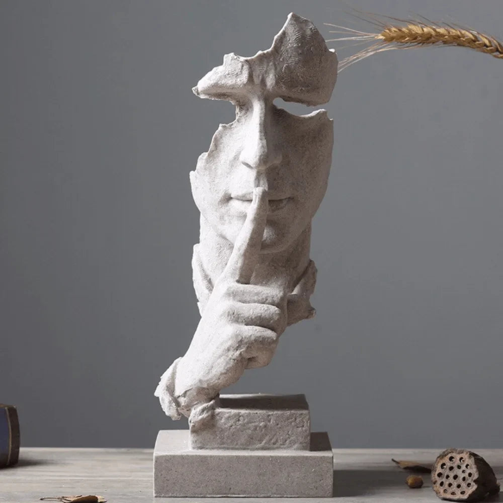 Escultura "Silêncio Vale Ouro" - Razu