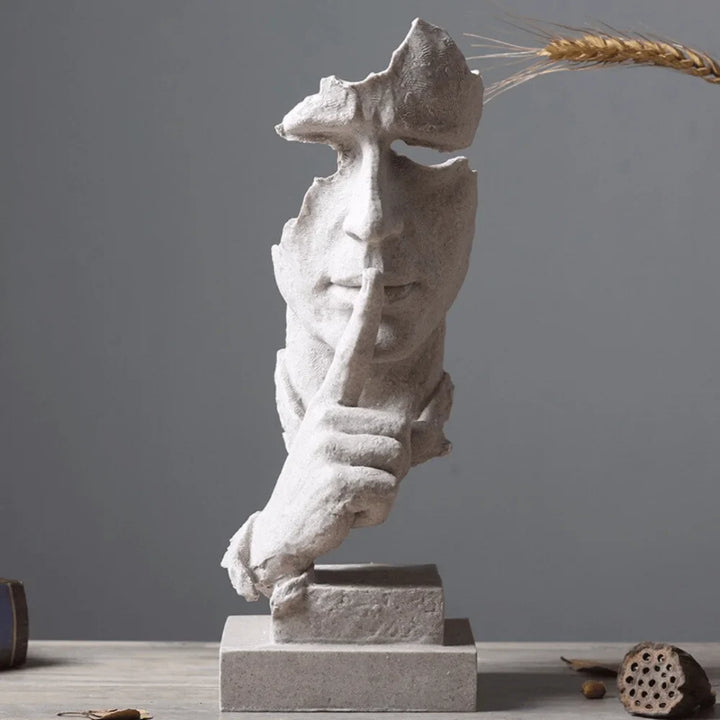 Escultura "Silêncio Vale Ouro" - Razu