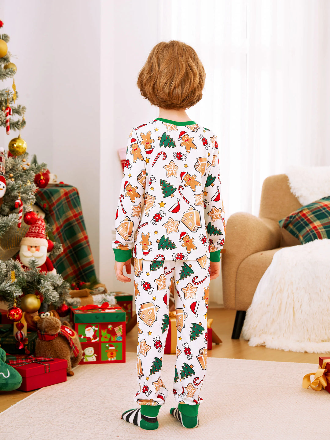 Pijamas de Casa de Gengibre em Conjunto para Família - PJs Verdes de Natal com Meias de Natal Multicores