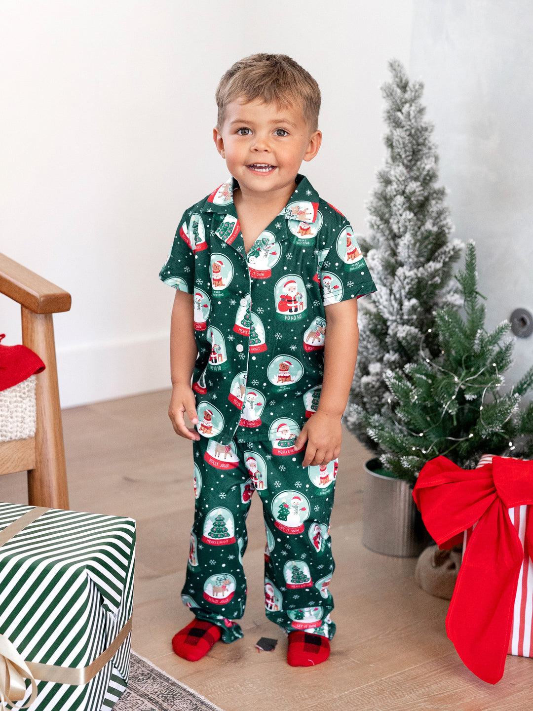 Conjunto de Pijamas Coordinados para a Família com Tema de Natal - Estampa do Pai Natal - Turquesa