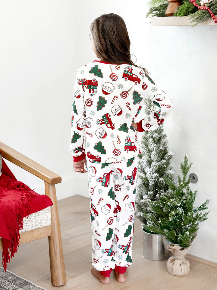 Conjunto de Pijamas em Família para o Natal com Impressão de Pai Natal e Árvore de Natal - PJs Brancos com Meias de Natal Brancas