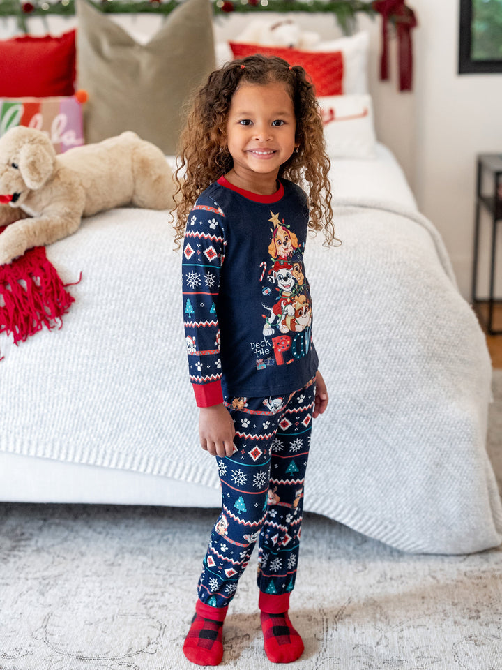 Conjuntos de Pijamas de Manga Longa com Estampado Integral da PAW Patrol para toda a família, acompanhados de Meias de Natal.