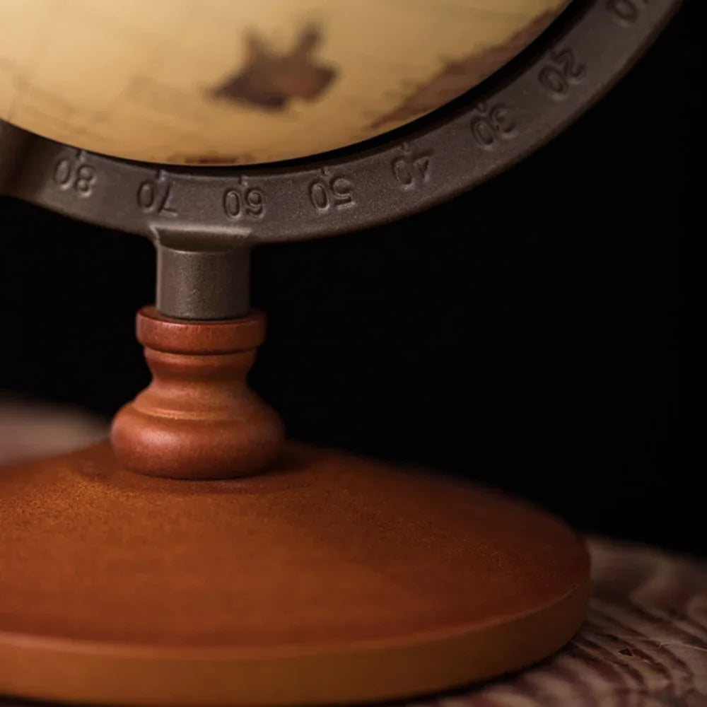 Globo Terrestre em Madeira - Razu