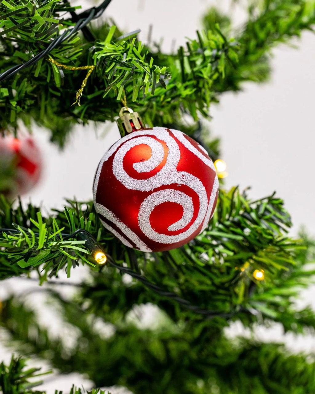 Árvore de Natal Grande com Neve Artificial Giratória - Iluminação, Música e Efeito de Neve (190 x 115 cm)